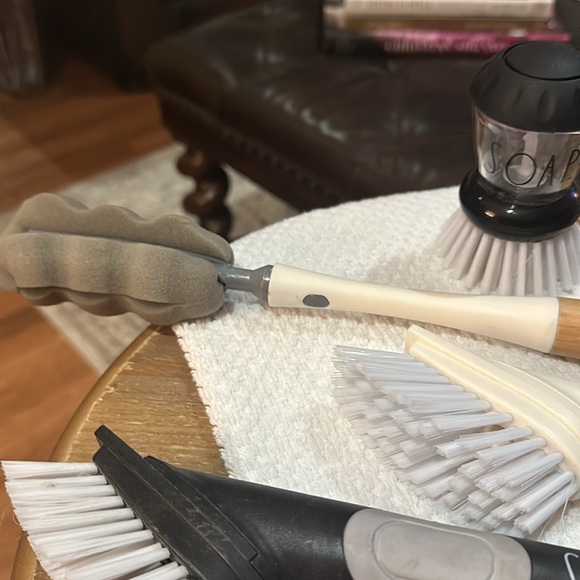 Rae Dunn Fillable Cleaning Utensils for kitchen/bath w/replacement scrubbers 🧽 - Picture 9 of 11